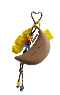 Porte-clés Moony marron avec mousqueton cœur et charms colorés