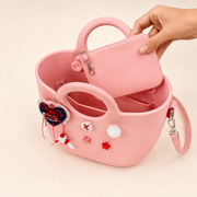 Intérieur du sac Loupi rose avec sa pochette amovible — vue 10