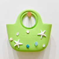Sac Loupi vert avec charms kawaii